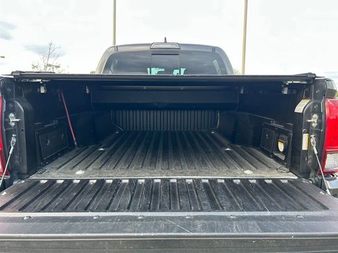 Used 2018 Toyota Tacoma TRD Off-Road w/ Technology Package AWD/4WD image 21