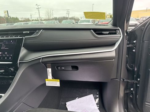 New 2025 Jeep Grand Cherokee 4WD image 28