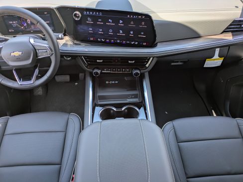 New 2026 Chevrolet Suburban Premier RWD image 12