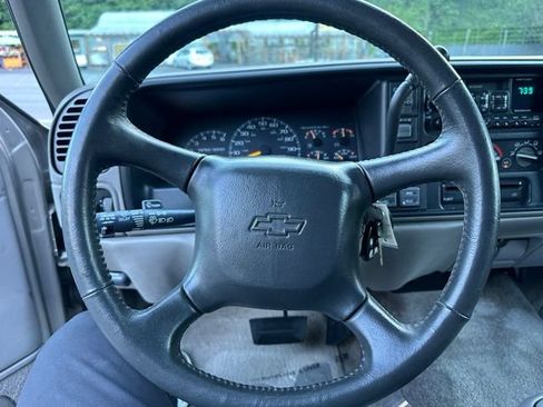 Used 1999 Chevrolet Suburban 4WD image 15