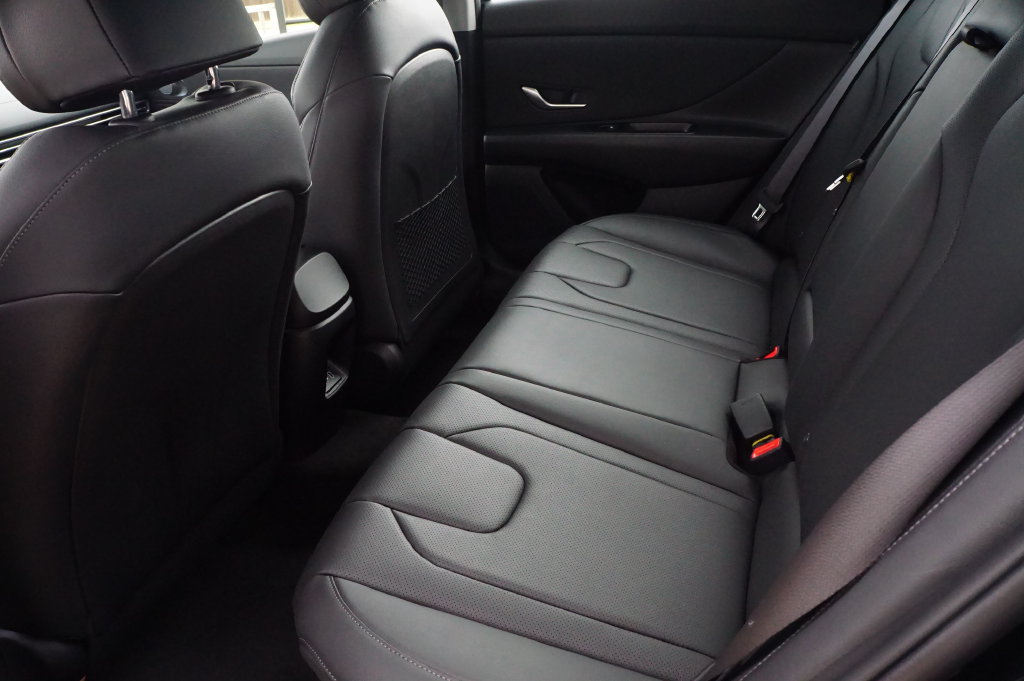 New 2026 Hyundai Elantra Limited FWD image 19