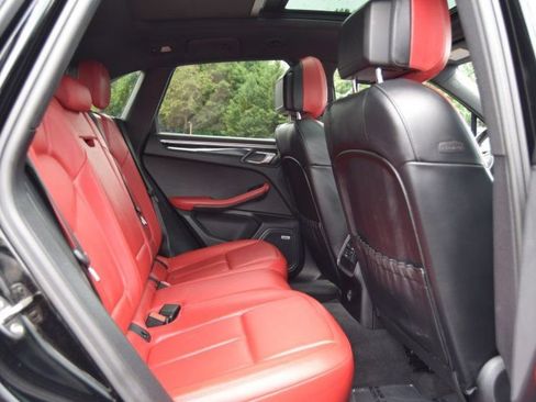 Used 2021 Porsche Macan AWD/4WD image 34