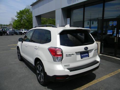 Used 2018 Subaru Forester 2.5i Premium w/ All-Weather Package AWD/4WD image 8
