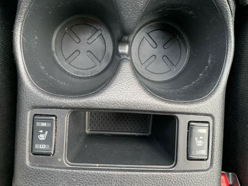 Used 2018 Nissan Rogue SV AWD/4WD image 16