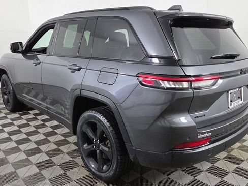 Used 2023 Jeep Grand Cherokee Altitude image 6