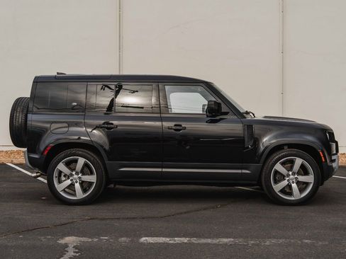 Used 2024 Land Rover Defender 110 SE image 5