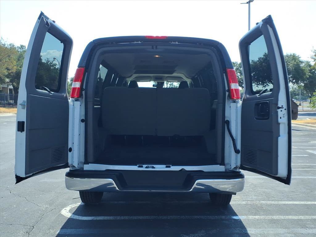 Used 2025 GMC Savana 3500 LT w/ LT Preferred Equipment Group RWD image 17