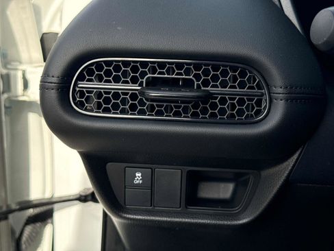 Certified 2023 Honda HR-V LX image 31