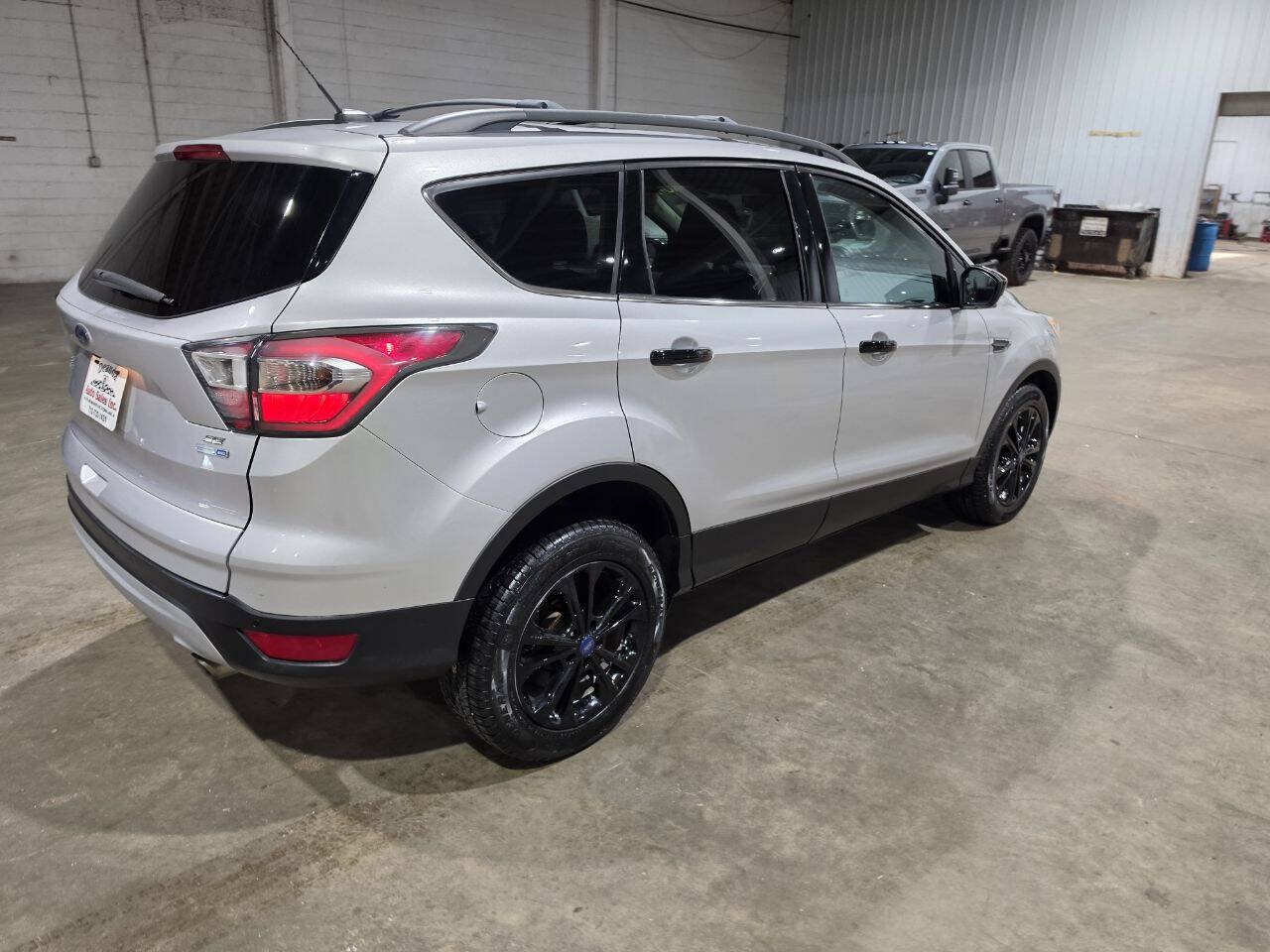 Used 2017 Ford Escape SE w/ Equipment Group 201A AWD/4WD image 11