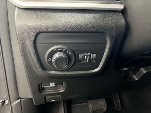 New 2026 Jeep Grand Cherokee Altitude AWD/4WD image 18