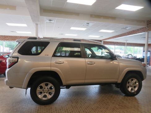Used 2022 Toyota 4Runner SR5 AWD/4WD image 63