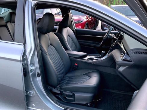 Used 2023 Toyota Camry SE image 8