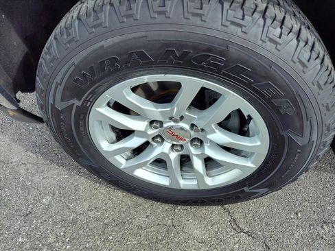 Used 2018 GMC Sierra 1500 SLE w/ SLE Value Package image 9