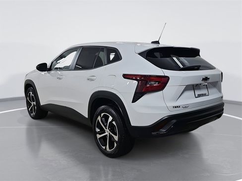 Certified 2024 Chevrolet Trax RS w/ Driver Confidence Package image 6