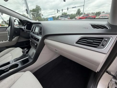 Used 2016 Hyundai Sonata SE FWD image 14