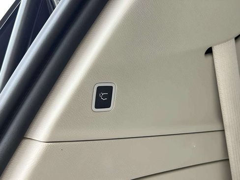 Used 2021 Chrysler Pacifica Touring-L FWD image 13