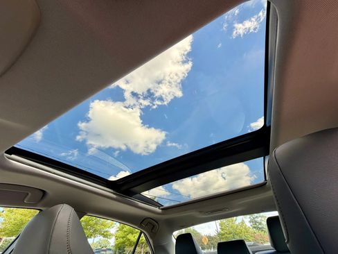 Used 2019 Toyota Camry XLE FWD image 17