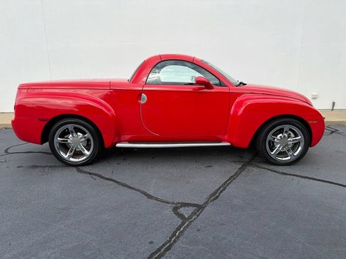 Used 2004 Chevrolet SSR w/ Preferred Equipment Group RWD image 52