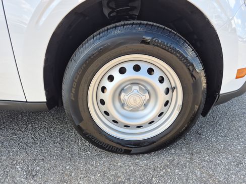 New 2025 Ford Maverick XL image 9