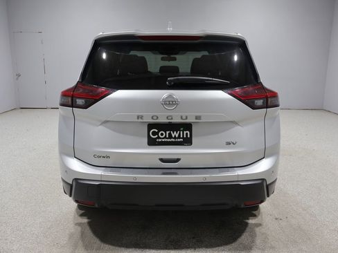 Used 2024 Nissan Rogue SV FWD image 3