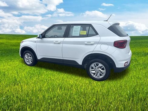 Certified 2026 Hyundai Venue SE image 8