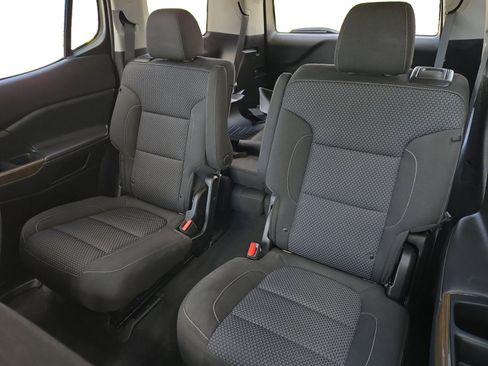 Used 2023 GMC Acadia SLE w/ Driver Convenience Package FWD image 23