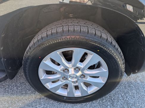 Used 2011 Toyota Sequoia Platinum image 4