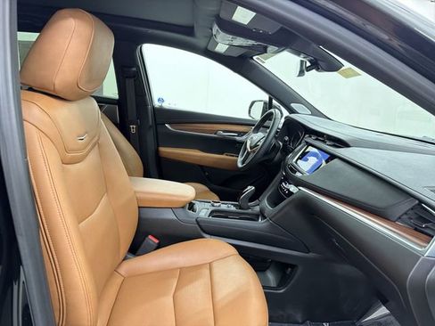 Certified 2025 Cadillac XT5 Premium Luxury w/ LPO, Floor Liner Package AWD/4WD image 24