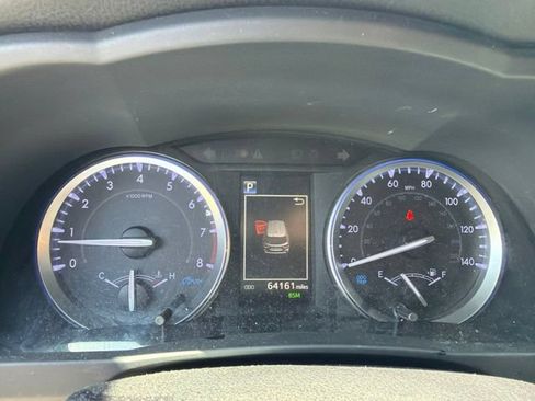 Used 2019 Toyota Highlander XLE FWD image 2