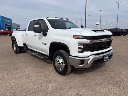 New 2026 Chevrolet Silverado 3500 LT w/ Texas Edition image 7