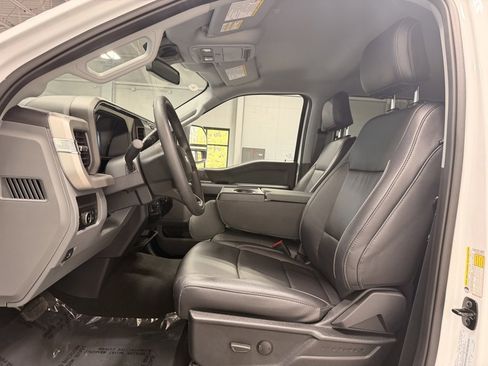 Used 2025 Ford F350 XLT w/ Black Appearance Package image 29