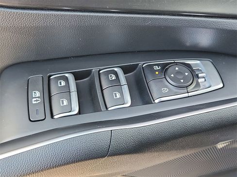 Used 2025 Kia Sorento EX image 12