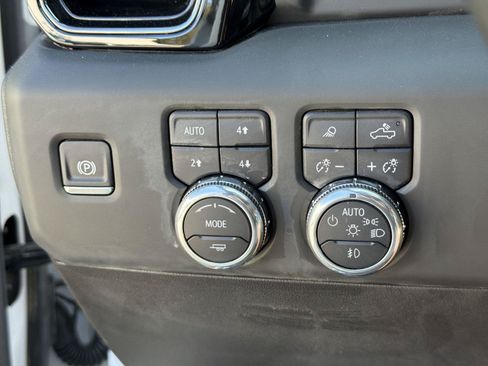 Used 2025 GMC Sierra 1500 AT4 AWD/4WD image 17