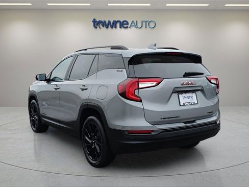 Used 2023 GMC Terrain SLE w/ Driver Convenience Package image 3