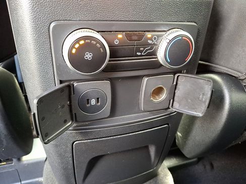 Used 2023 Ford Explorer XLT w/ Equipment Group 202A AWD/4WD image 12