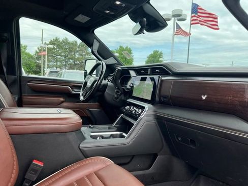 Used 2024 GMC Sierra 3500 Denali Ultimate AWD/4WD image 19