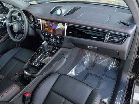 New 2026 Porsche Macan image 27