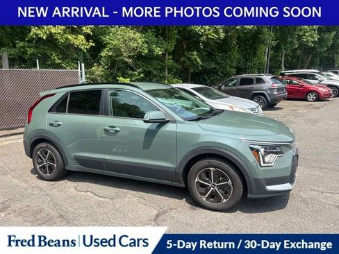 Used 2023 Kia Niro EX FWD image 4