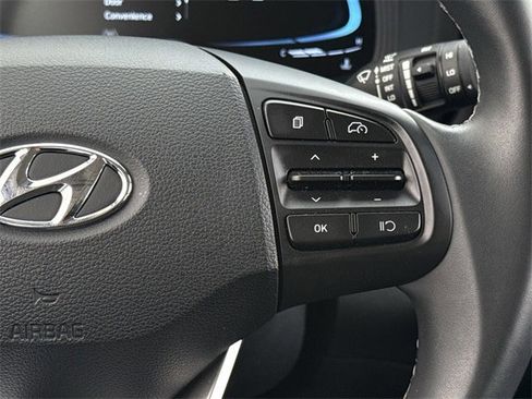 Used 2025 Hyundai Venue SEL image 13