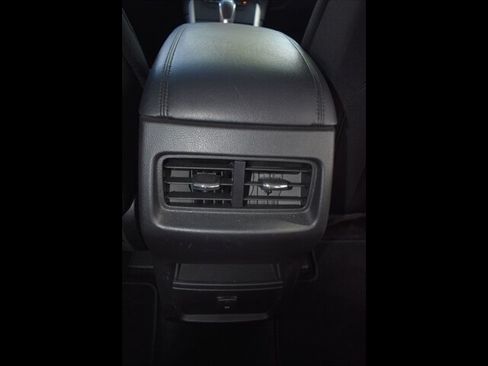 Used 2018 Ford Edge SEL FWD image 29