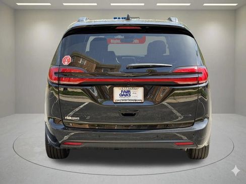 New 2026 Chrysler Pacifica Limited w/ S Appearance Package FWD image 7