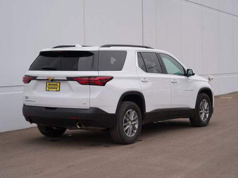 Used 2023 Chevrolet Traverse LT image 3