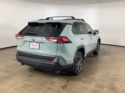 Used 2022 Toyota RAV4 XLE Premium AWD/4WD image 5