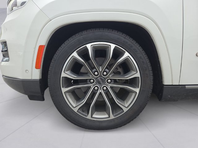 Used 2022 Jeep Grand Wagoneer Series III w/ HD Trailer Tow Package AWD/4WD image 9
