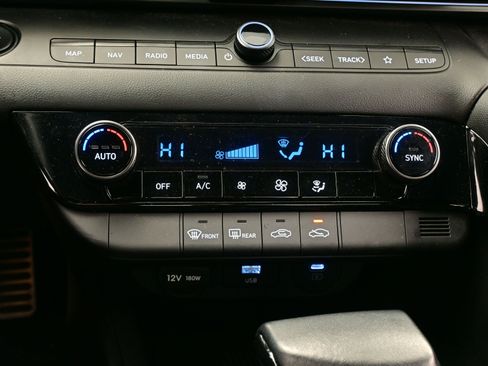 Certified 2025 Hyundai Elantra SEL image 20