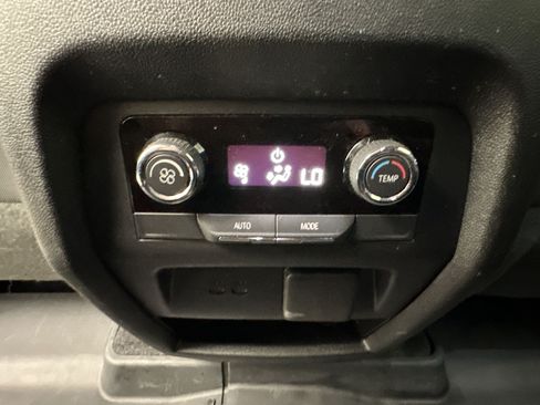 Used 2025 Chevrolet Traverse LT w/ Driver Confidence Package AWD/4WD image 32