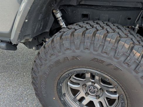 Used 2022 Jeep Gladiator Rubicon w/ LED Lighting Group AWD/4WD image 9
