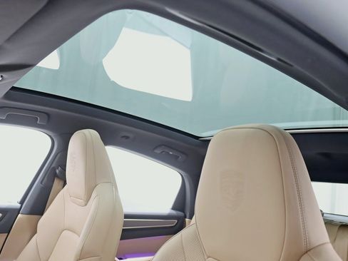 Used 2023 Porsche Cayenne Platinum Edition image 30