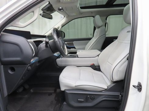 Used 2025 Ford Expedition Platinum w/ Platinum Ultimate Package image 9