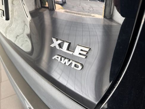 Certified 2021 Toyota RAV4 XLE w/ XLE Grade Weather Package AWD/4WD image 9